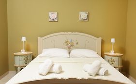 Madlen Apartments