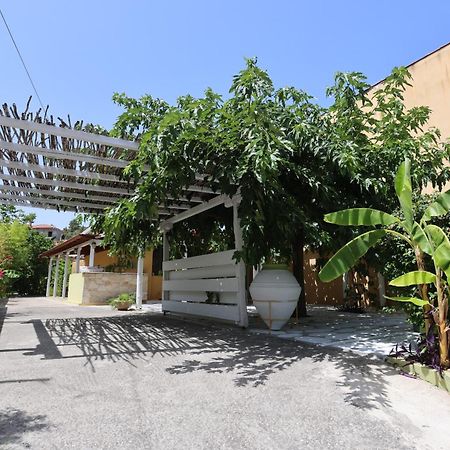 Madlen Apartments Nea Skioni Exterior foto
